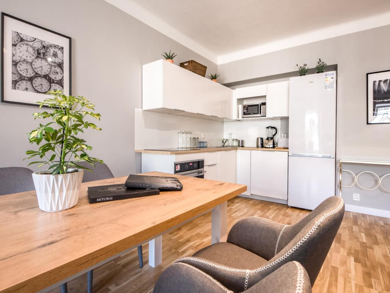 White 4rooms - Center Апартаменти